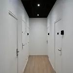Pour Deux Personnes En Mezzanine *