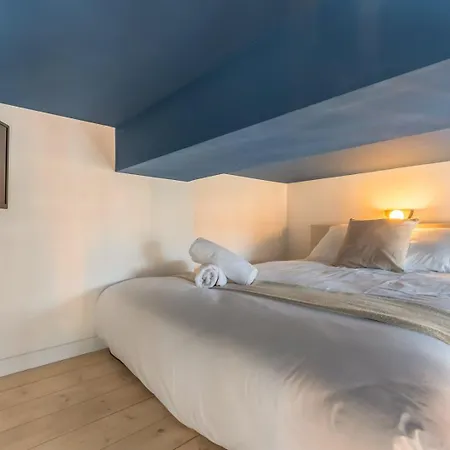 Pour Deux Personnes En Mezzanine Appartement