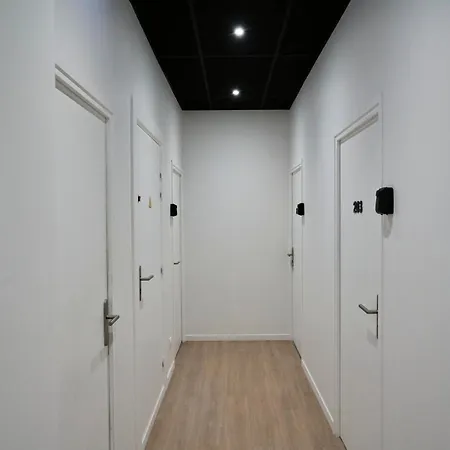 Pour Deux Personnes En Mezzanine *